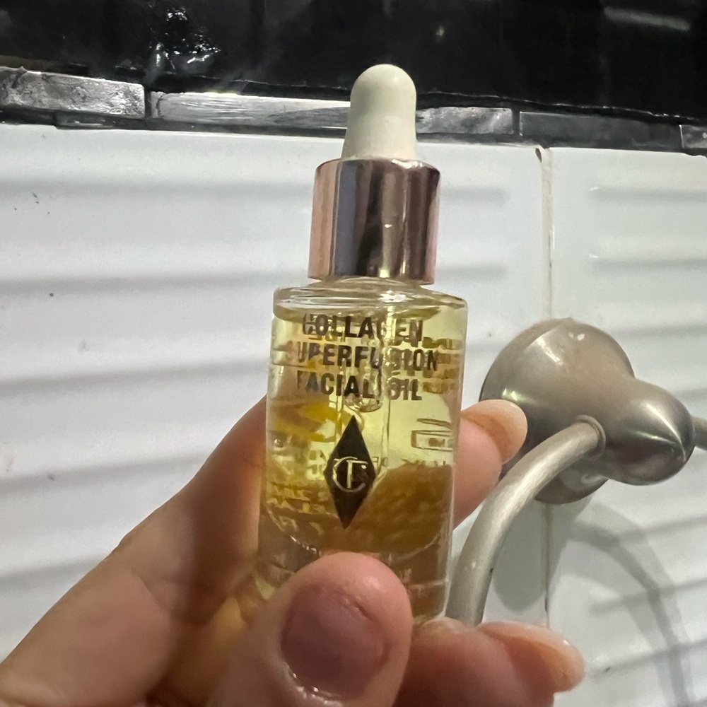 Charlotte tilbury collagen oil